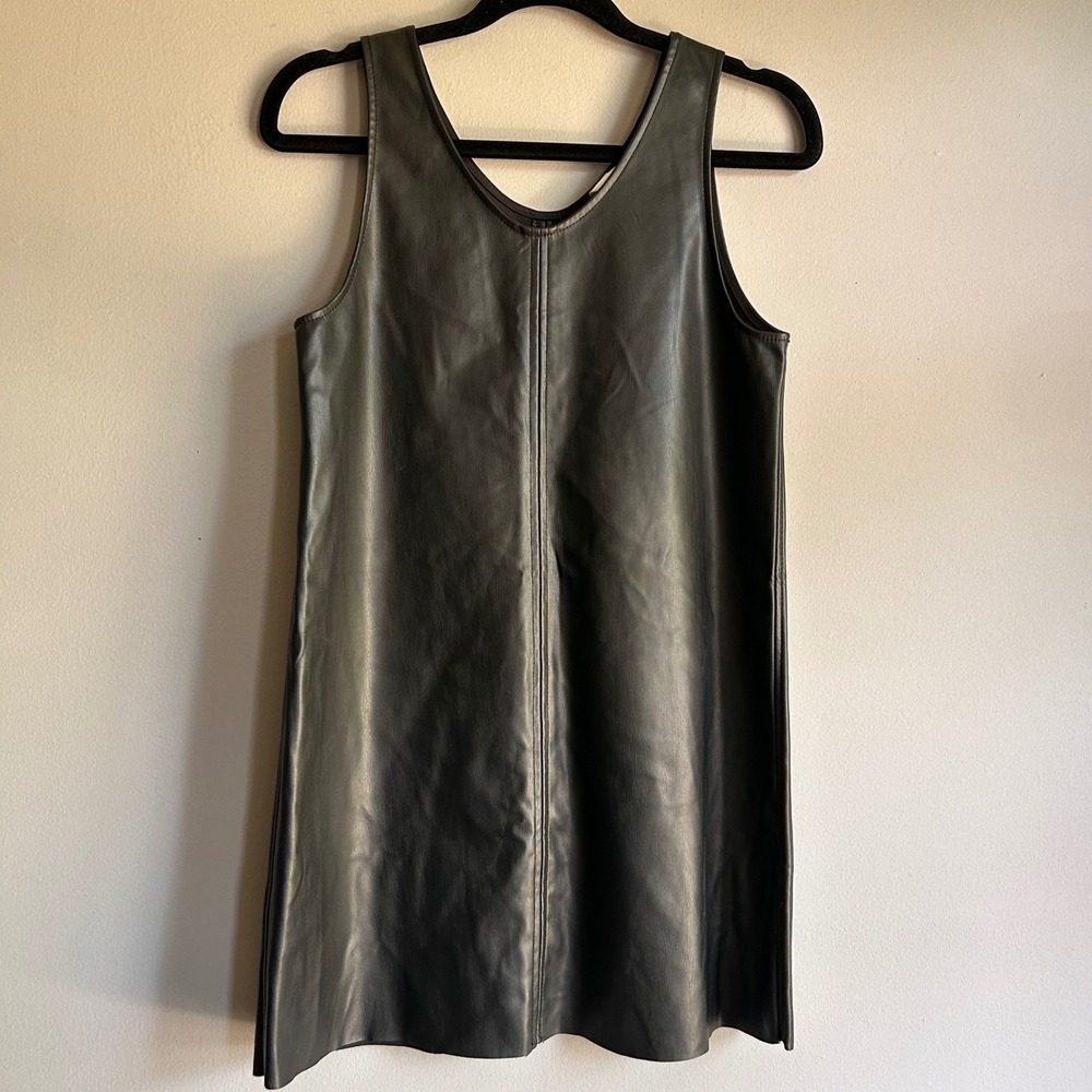HM Black Faux Leather‎ Sleeveless V-Neck Mini Shift Dress Size US 8 1236297-0
